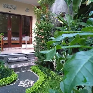 2* Casa de hóspedes Uma Taman House